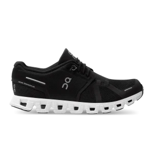 On Cloud 5 Black White Sneakers - Modelo en blanco y negro