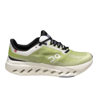 Los zapatos On Cloud Surfer Ligth Green ofrecen un estilo casual liviano con una parte superior de punto transpirable y una suela cómoda.