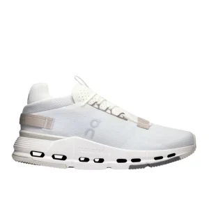 Los zapatos Cloudnova ICE Sand Shoes presentan colores beige y blanco naturales con Swiss CloudTec y Speedboard.